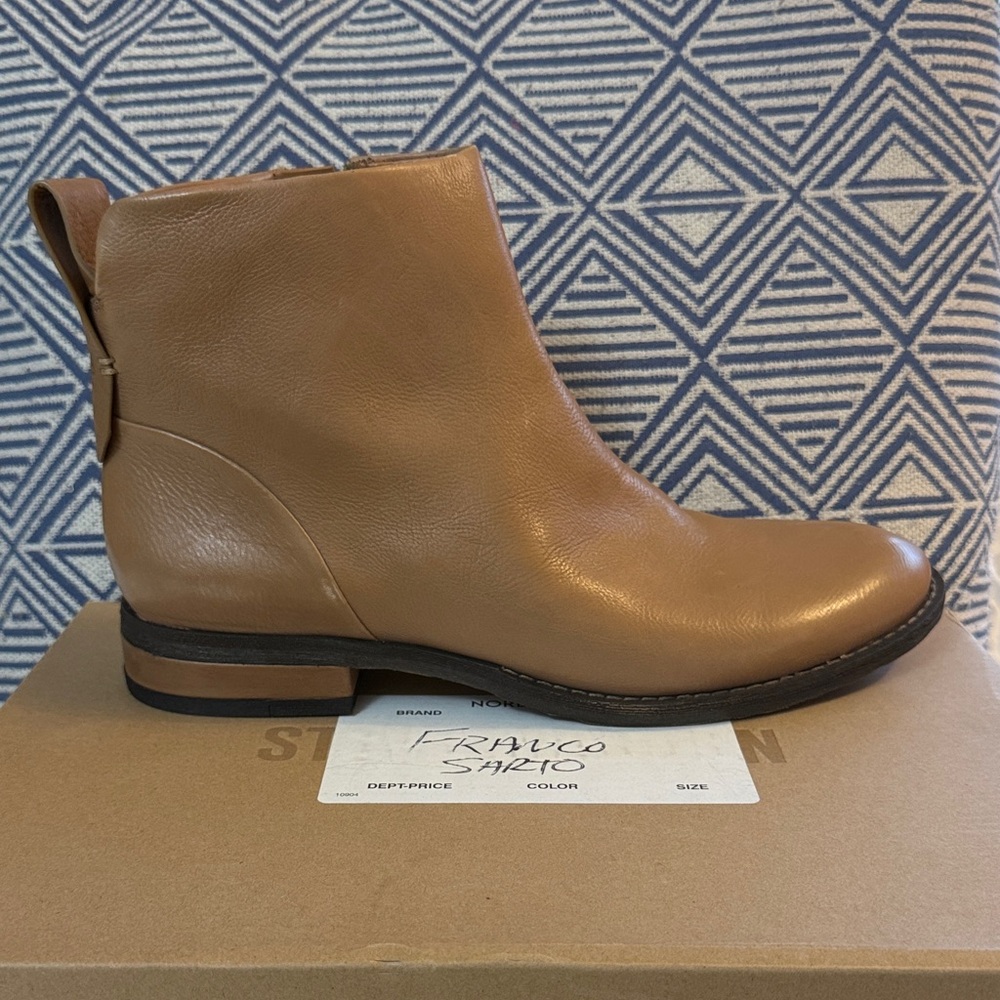 Sarto by Franco Sarto Lori Leather Ankle Boots in Taupe